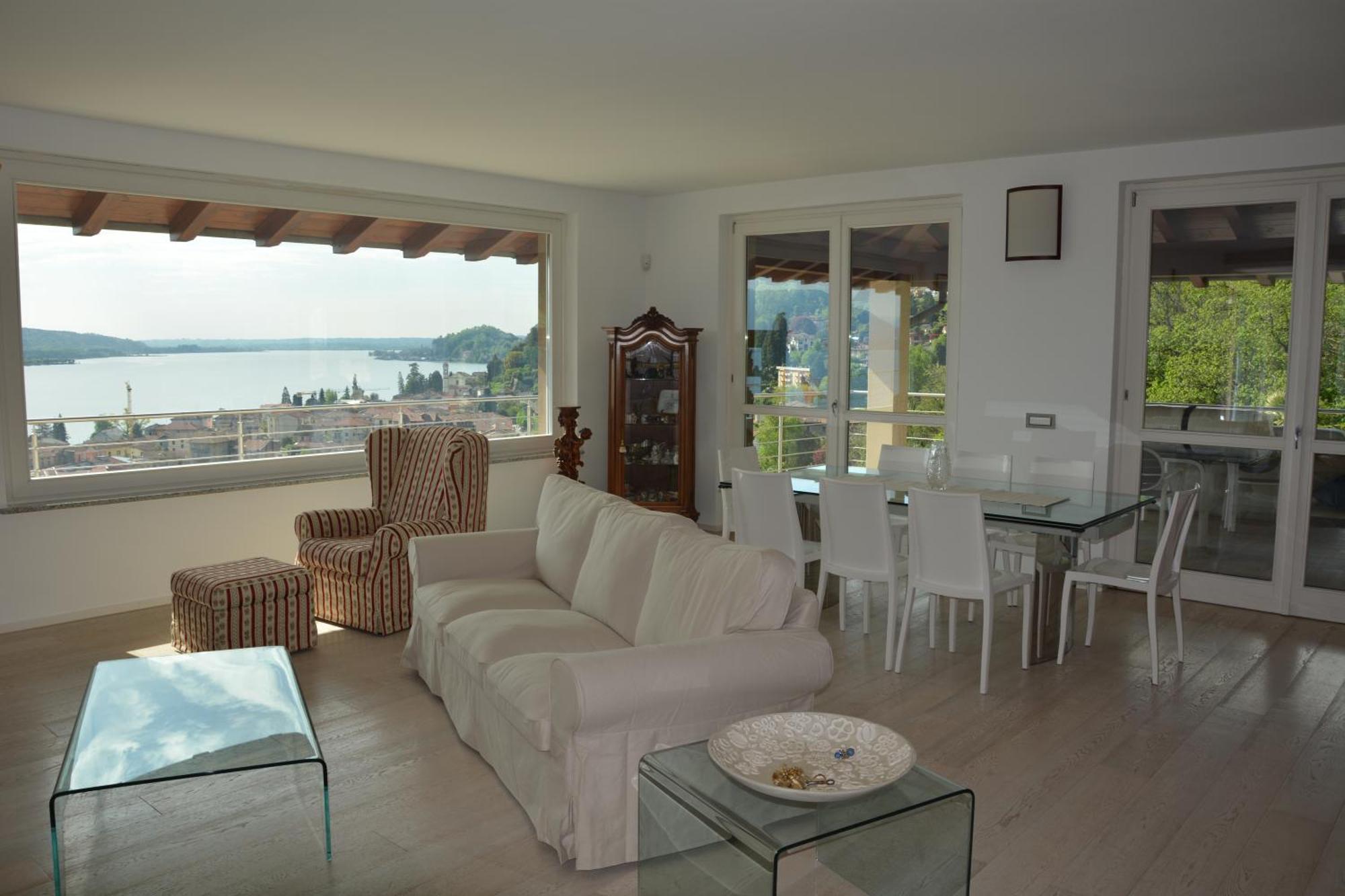 Il Girasole Apartment Meina Bilik gambar