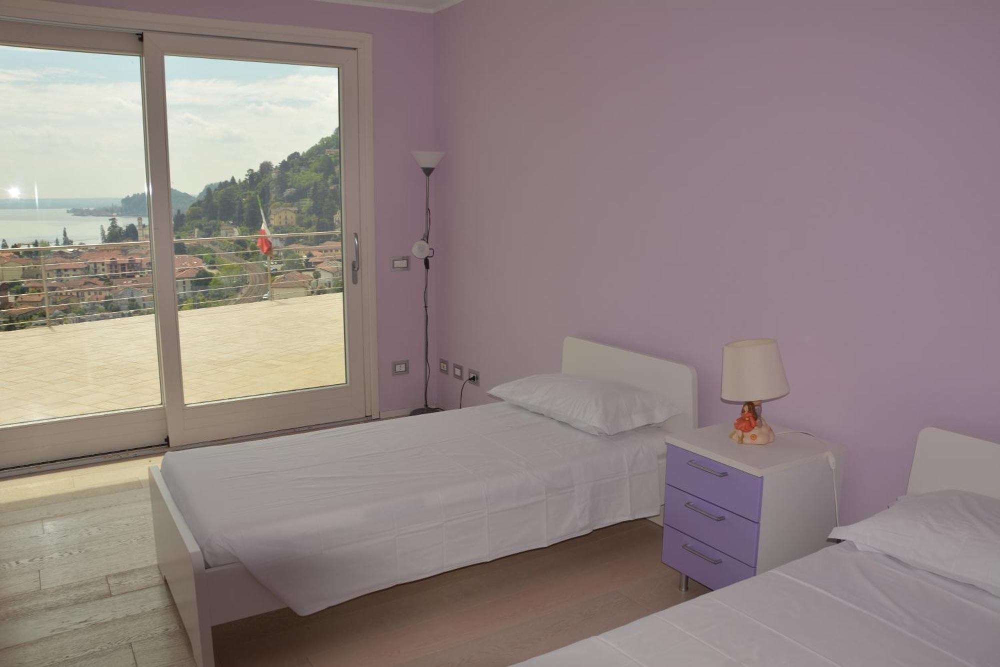 Il Girasole Apartment Meina Bilik gambar
